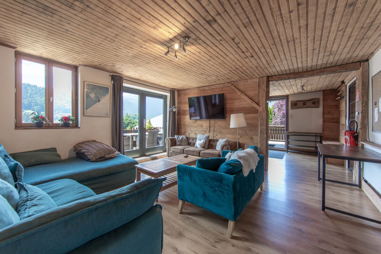 9-Bedroom Chalet with Terrace & Jacuzzi — resale property in Morzine