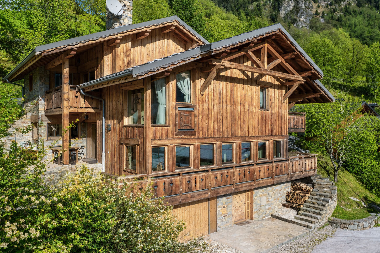 4-Bedroom Chalet with Valley Views — resale property in Champagny-en-Vanoise