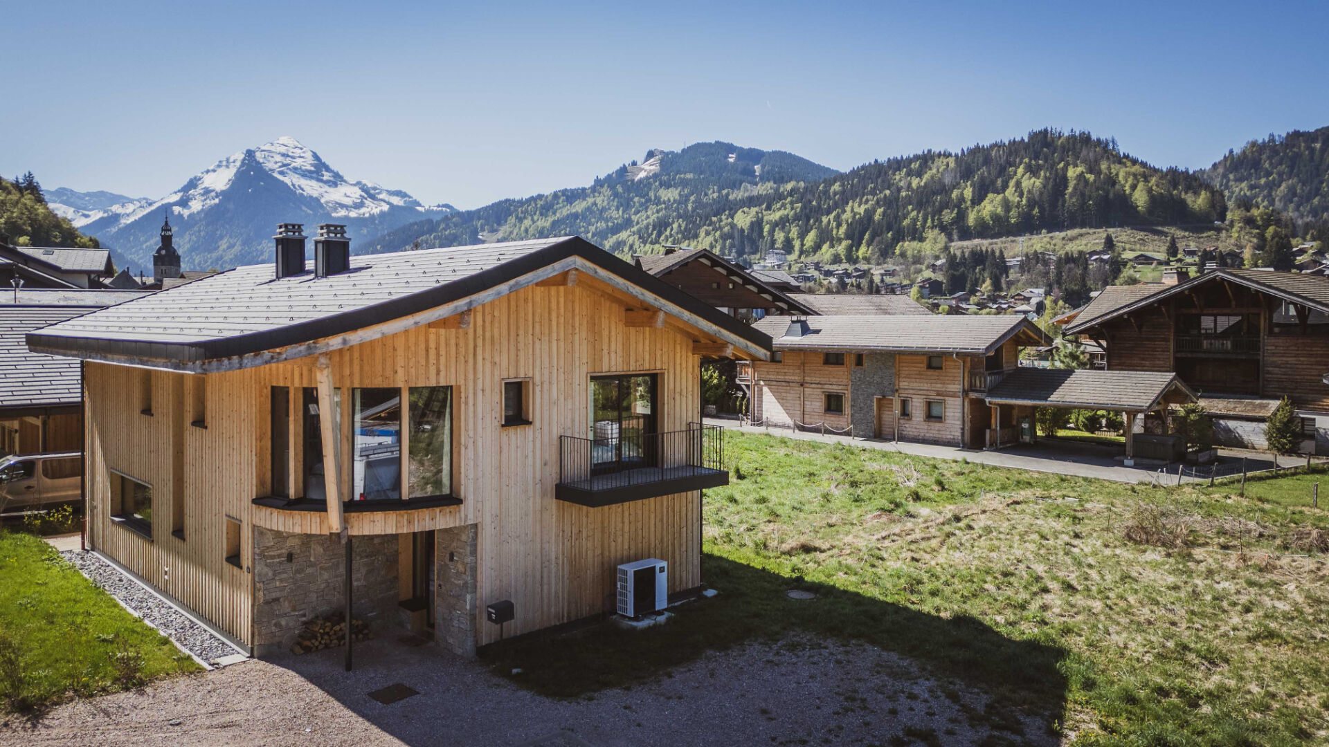 Recently Built 4-Bedroom Chalet — resale property in Montriond
